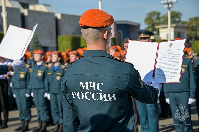 Курсанты и студенты Академии приняли Присягу и дали торжественную Клятву