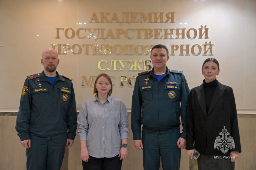 Правнучка маршала Жукова встретилась с обучающимся вузов МЧС России 