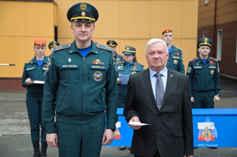 В Академии состоялось торжественное построение ко Дню пожарной охраны