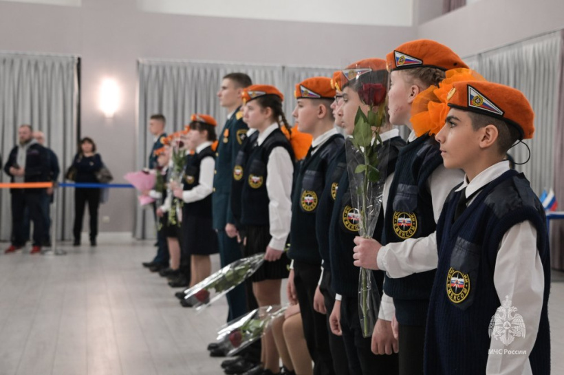 «Клянусь!»: ученики класса МЧС России принесли клятву кадета