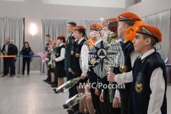 «Клянусь!»: ученики класса МЧС России принесли клятву кадета