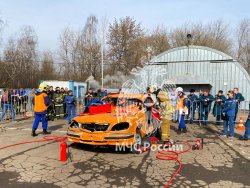 Будущие спасатели приняли участие в соревнованиях на звание «Лучшая команда МЧС России по проведению аварийно-спасательных работ» 