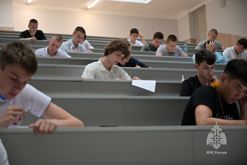 Сегодня в Академии прошёл один из сложнейших этапов абитуриентских сборов – вступительный экзамен по математике
