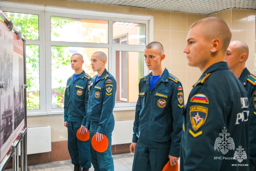 В Академии ГПС МЧС России работает фотовыставка «Огнеборцы Москвы»