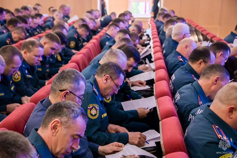 Александр Куренков обозначил перспективы развития федеральной противопожарной службы