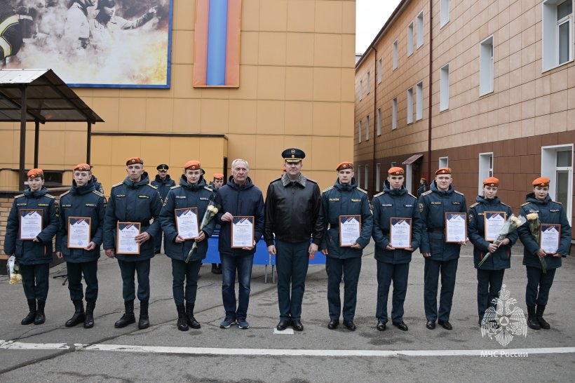 На плацу вуза состоялся общеакадемический развод