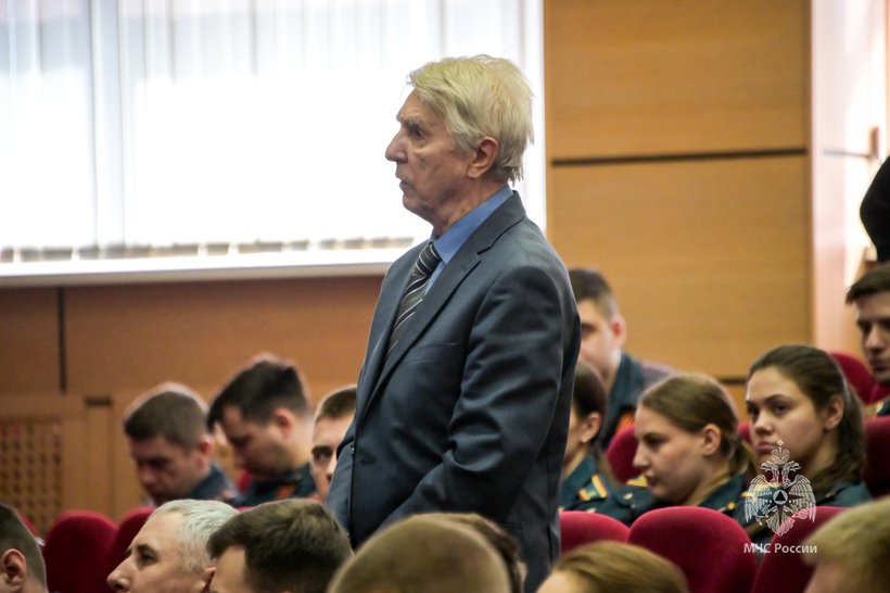 В Академии молодые специалисты обсудили актуальные вызовы безопасности