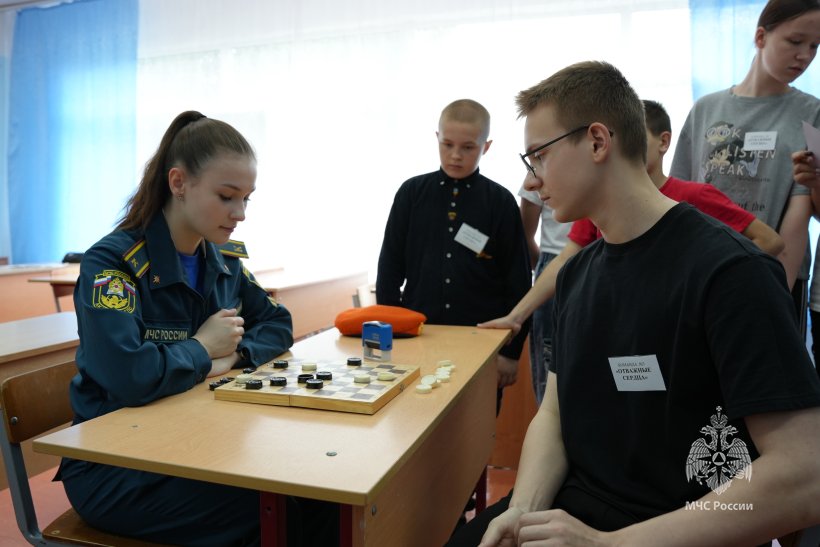 Личный состав Академии ГПС МЧС России провел военно-патриотическую игру «Зарница»