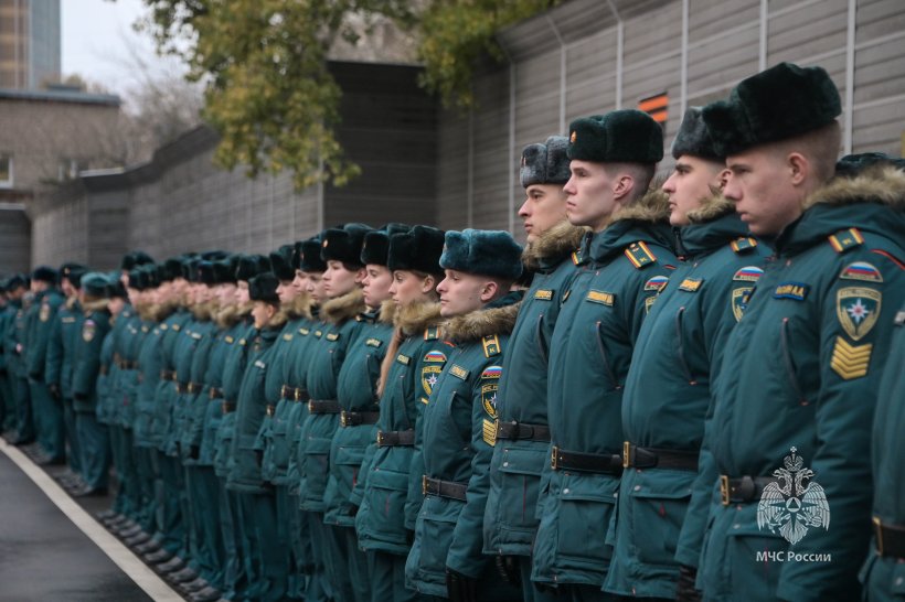 На плацу Академии состоялось построение переменного и постоянного состава