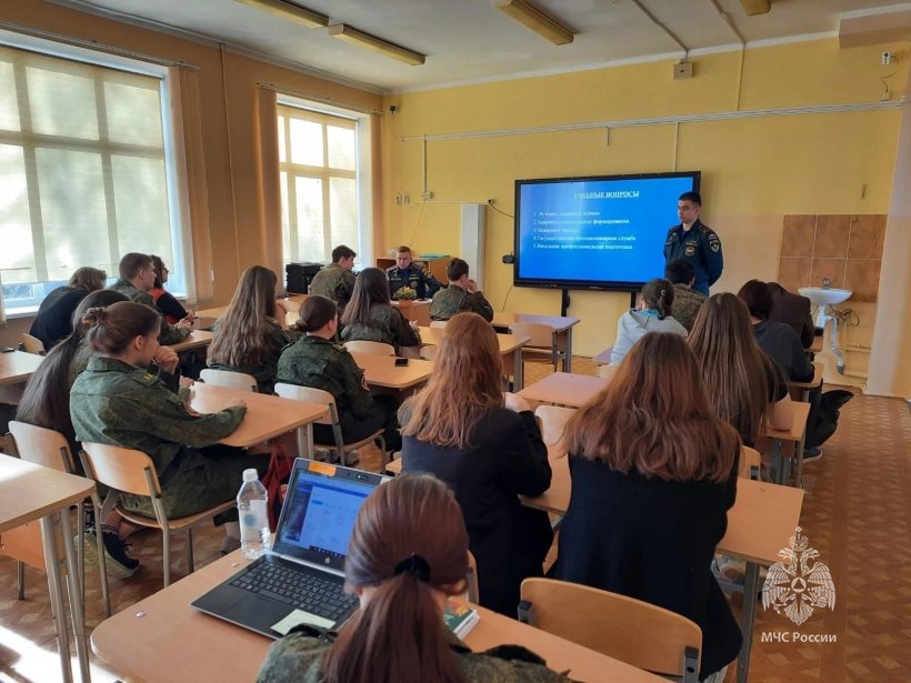 Сотрудники Академии ГПС МЧС России посетили кадетский класс в МБОУ СОШ 1000