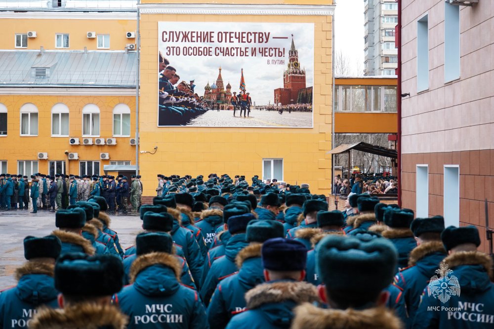 На плацу Академии состоялось построение переменного и постоянного состава