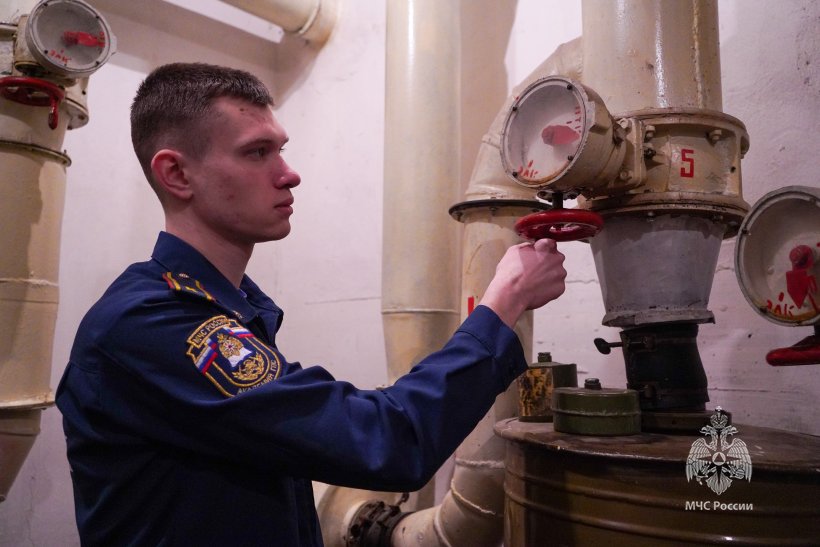 Курсанты вуза в рамках выездного занятия посетили защитное сооружение гражданской обороны