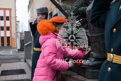 «Клянусь!»: ученики класса МЧС России принесли клятву кадета