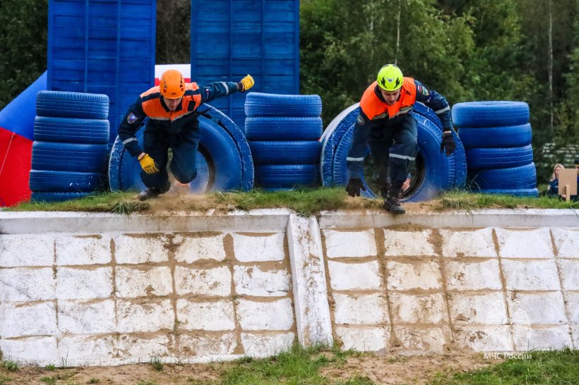 В МЧС России впервые стартовали соревнования по спасательному спорту