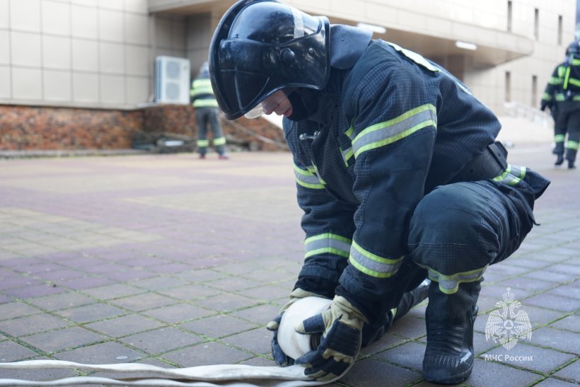 Курсанты Академии приняли участие в пожарно-тактических учениях на объекте с массовым пребыванием людей