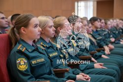 Правнучка маршала Жукова встретилась с обучающимся вузов МЧС России 