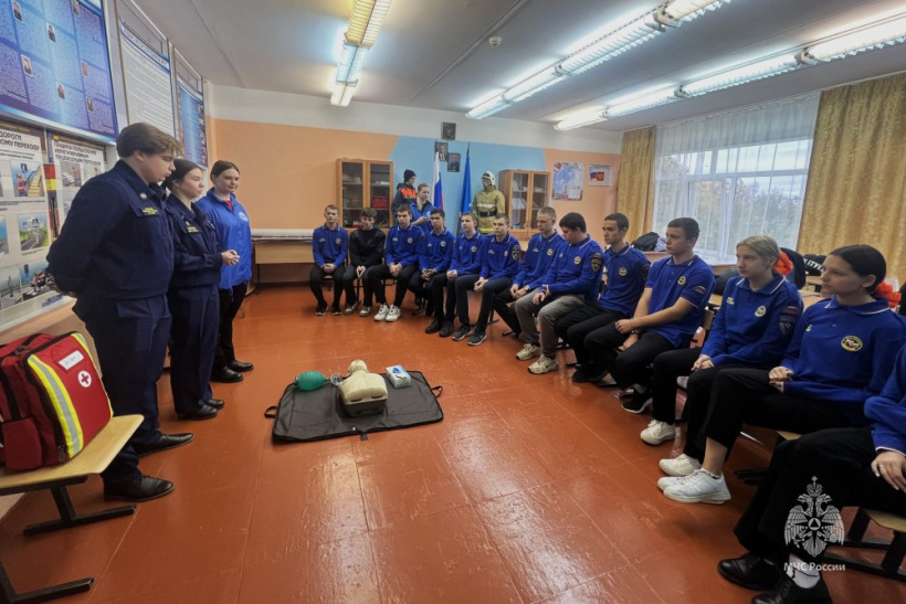 Студенты Академии провели кадетам МБОУ «Веселёвской средней общеобразовательной школы» урок по основам первой помощи 
