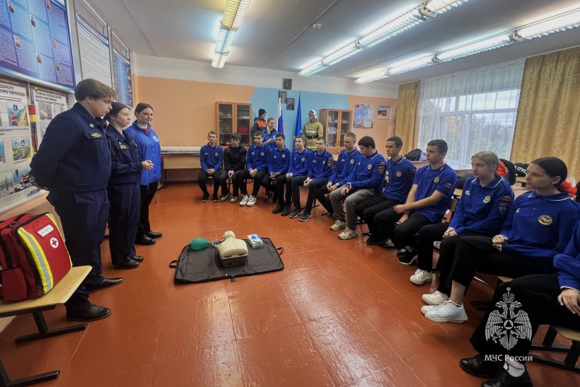 Студенты Академии провели кадетам МБОУ «Веселёвской средней общеобразовательной школы» урок по основам первой помощи 