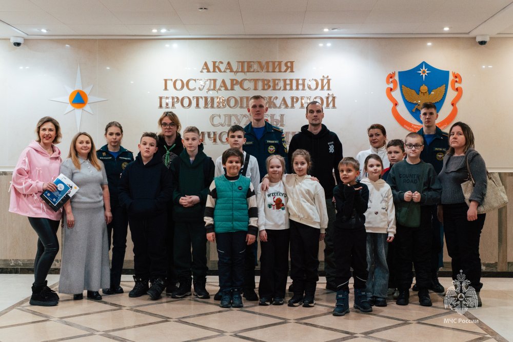 В Академии ГПС МЧС России побывали дети защитников Отечества
