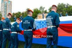 Личный состав Академии ГПС МЧС России провел патриотическую акцию ко Дню России 
