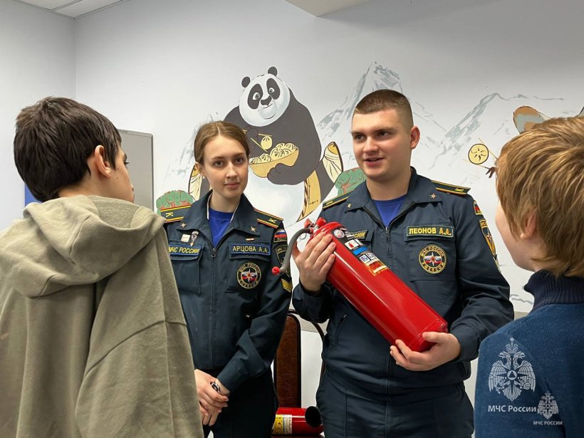 Обучающиеся Академии напомнили детям с ограниченными возможностями правила безопасного поведения