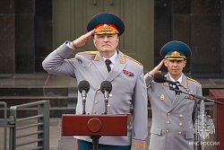 На Красной площади состоялась торжественная церемония вручения дипломов выпускникам двух вузов МЧС России