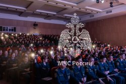 Курсанты Академии поздравили девушек с 8 марта