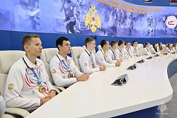 В МЧС России наградили спортсменов-юниоров по пожарно-спасательному спорту