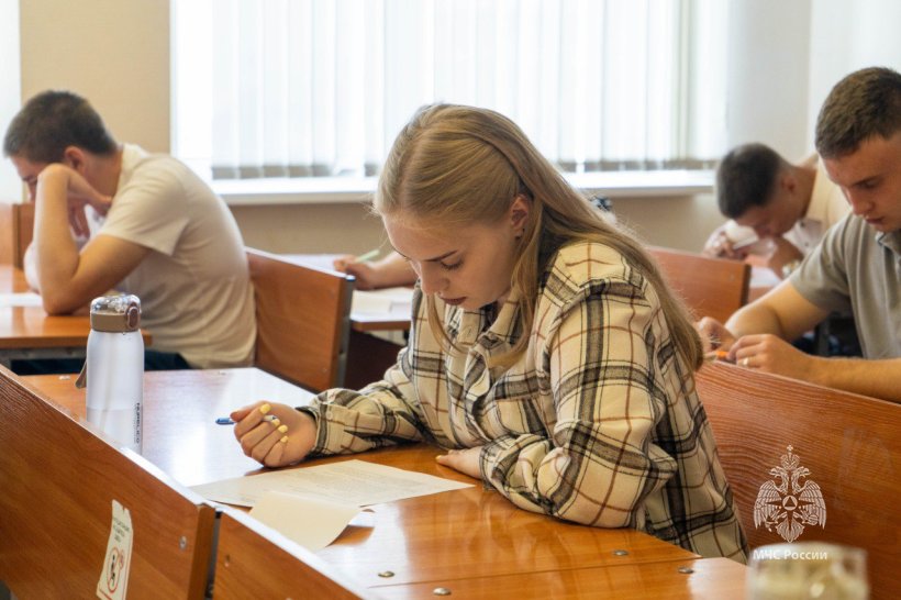 В Академии продолжаются вступительные испытания для абитуриентов, поступающих на базе среднего профессионального образования