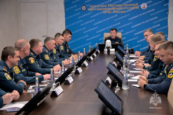 Заместитель главы МЧС России Вячеслав Бутко встретился со слушателями Академии