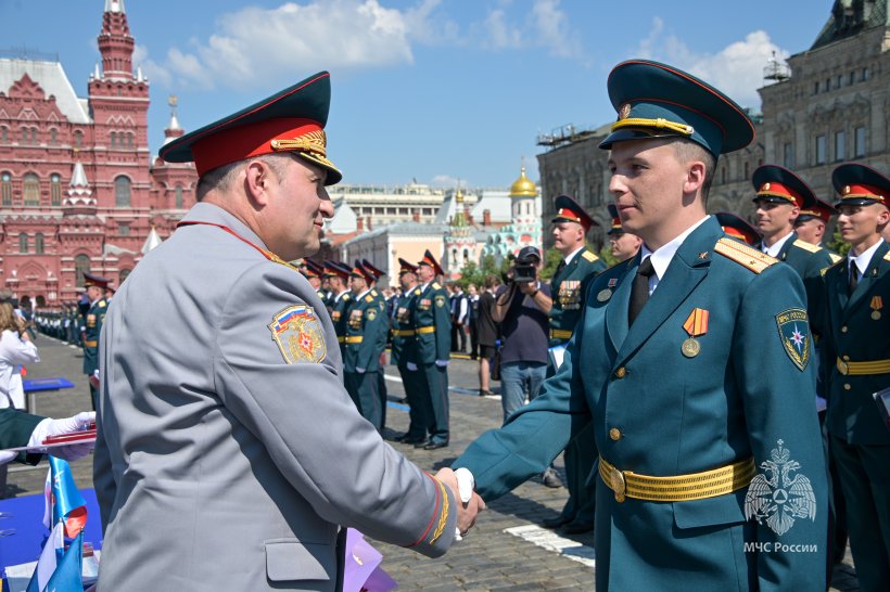 На Красной площади состоялся выпуск молодых специалистов