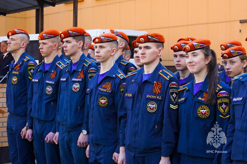 Личный состав вуза проводил поисковый отряд Академии на весеннюю Вахту Памяти