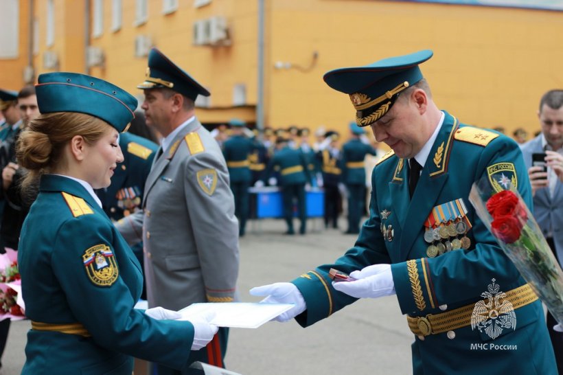 В Академии ГПС МЧС России состоялся выпуск молодых специалистов
