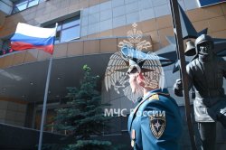 Торжественная церемония поднятия Государственного флага, посвященная Дню России