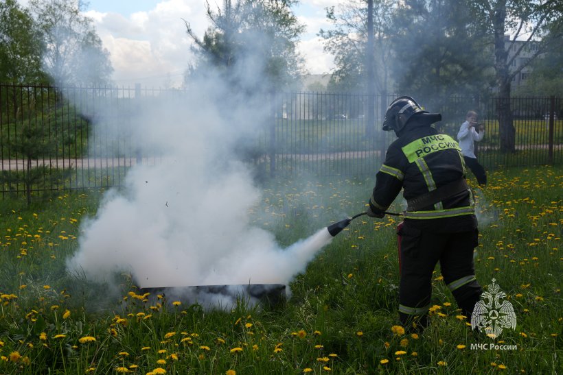 Личный состав Академии ГПС МЧС России провел военно-патриотическую игру «Зарница»
