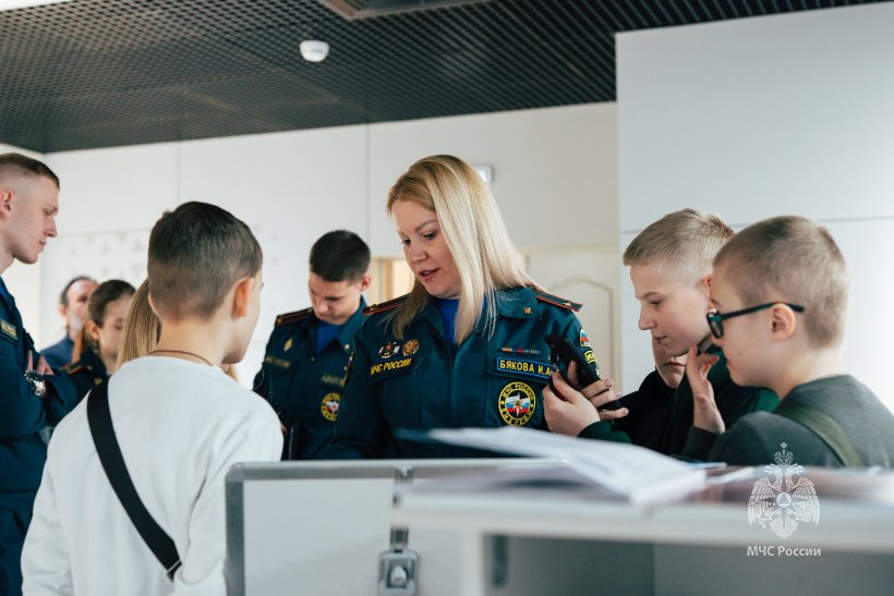 В Академии ГПС МЧС России побывали дети защитников Отечества