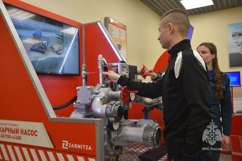 Академия открыла двери для будущих абитуриентов и их родителей