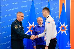 В МЧС России наградили спортсменов-юниоров по пожарно-спасательному спорту