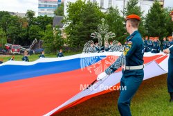Личный состав Академии ГПС МЧС России провел патриотическую акцию ко Дню России 