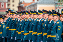 На Красной площади вручили дипломы выпускникам двух вузов МЧС России