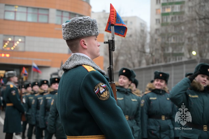 На плацу состоялось ежемесячное построение постоянного и переменного состава Академии