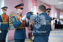Кадетскому классу МЧС России мытищинской школы № 12 вручили знамя