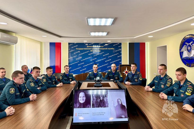 Правнучка маршала Жукова встретилась с обучающимся вузов МЧС России 