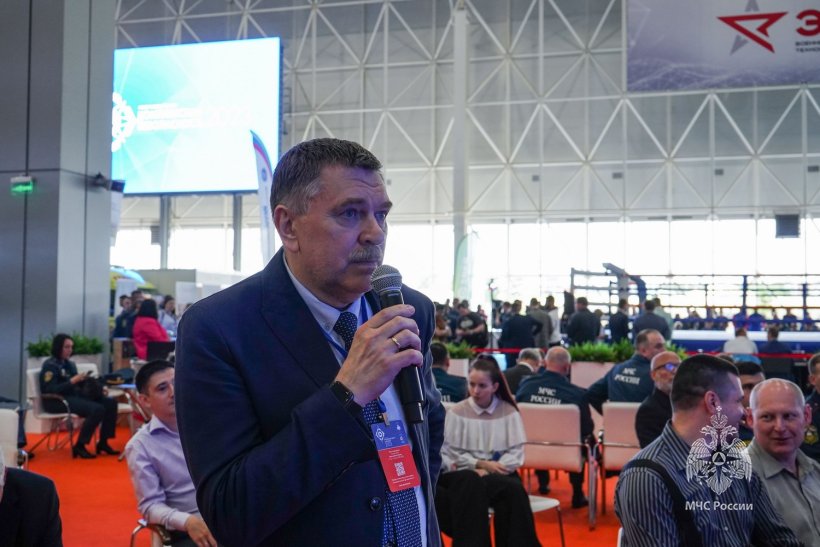 Актуальные вопросы деятельности молодых ученых обсудили на площадке Салона