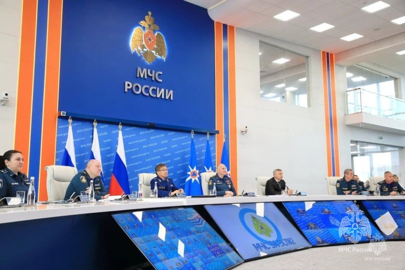 Глава МЧС вручил преподавателям Академии госнаграды 