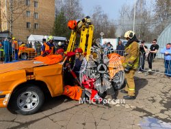 Будущие спасатели приняли участие в соревнованиях на звание «Лучшая команда МЧС России по проведению аварийно-спасательных работ» 