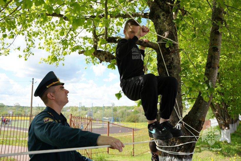 Личный состав Академии ГПС МЧС России провел военно-патриотическую игру «Зарница»