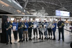 Сотрудники МЧС России и волонтеры поздравили женщин с наступающим 8 Марта