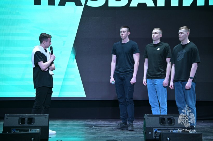 В большом академическом зале Академии состоялся фестиваль команд «Клуба веселых и находчивых».