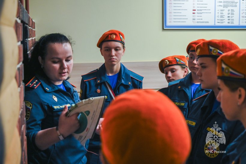В рамках ознакомительной программы для гостей из МБОУ СОШ № 3 села Хороль Приморского края состоялась экскурсия